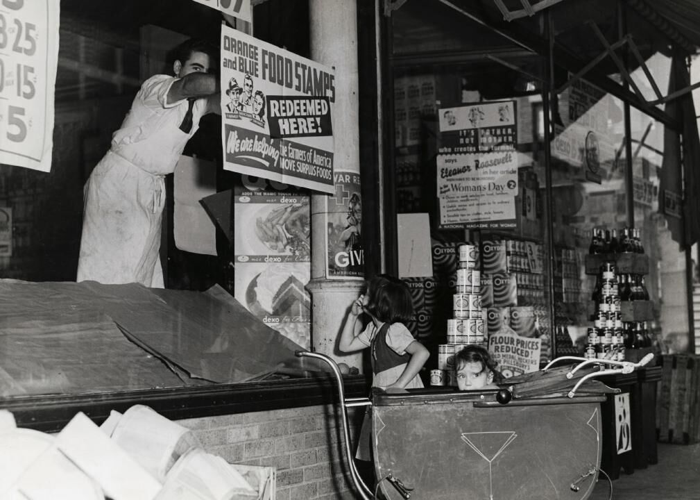 1939: Government launches food stamp program